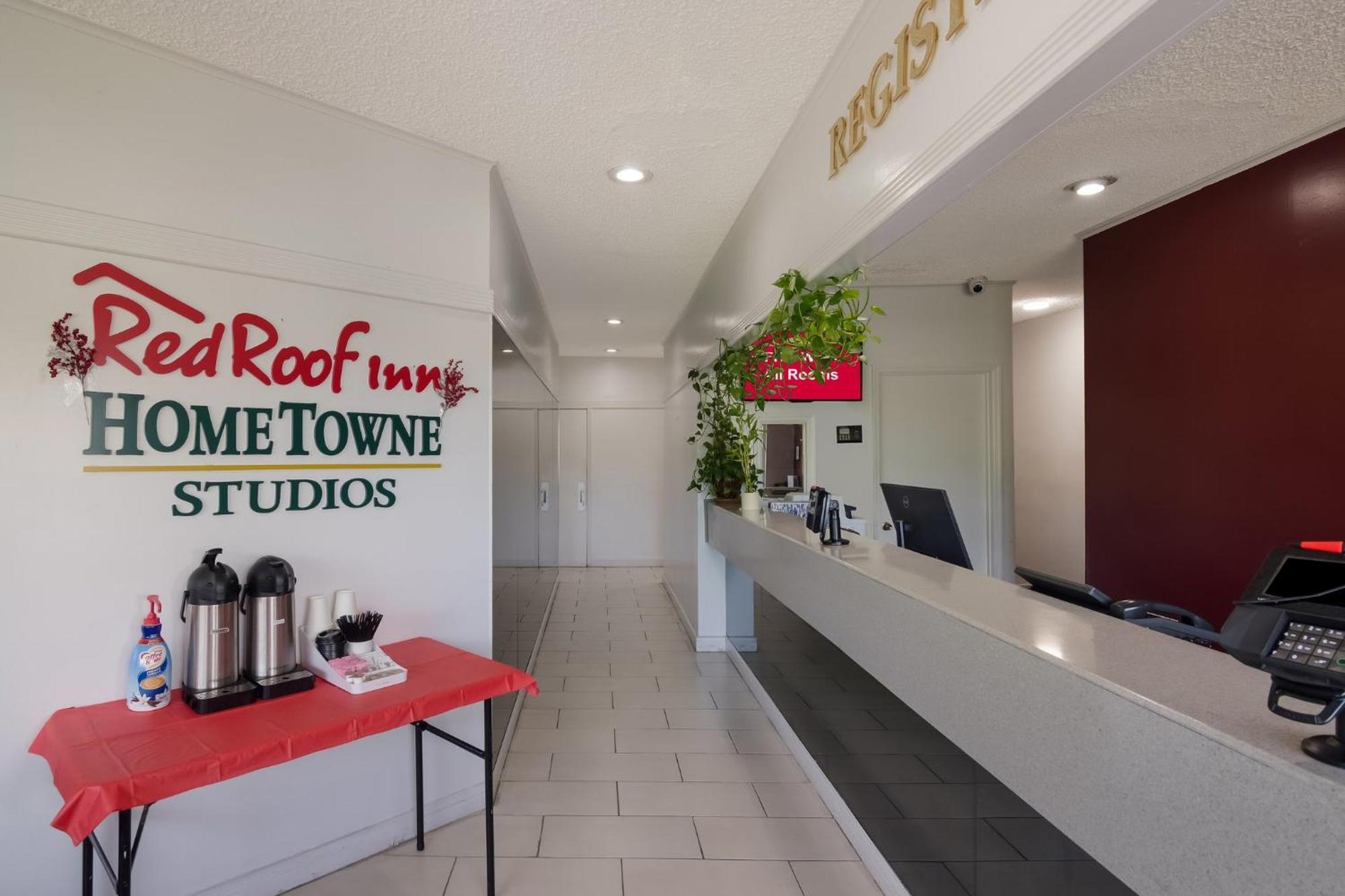 Hometowne By Red Roof - I-95 Hotel