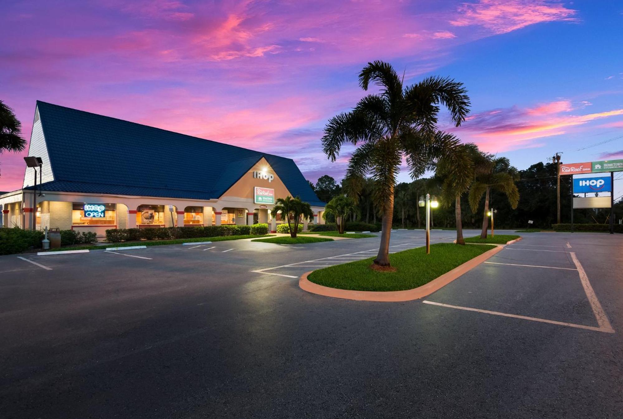 Hotel Hometowne By Red Roof - I-95 Vero Beach
