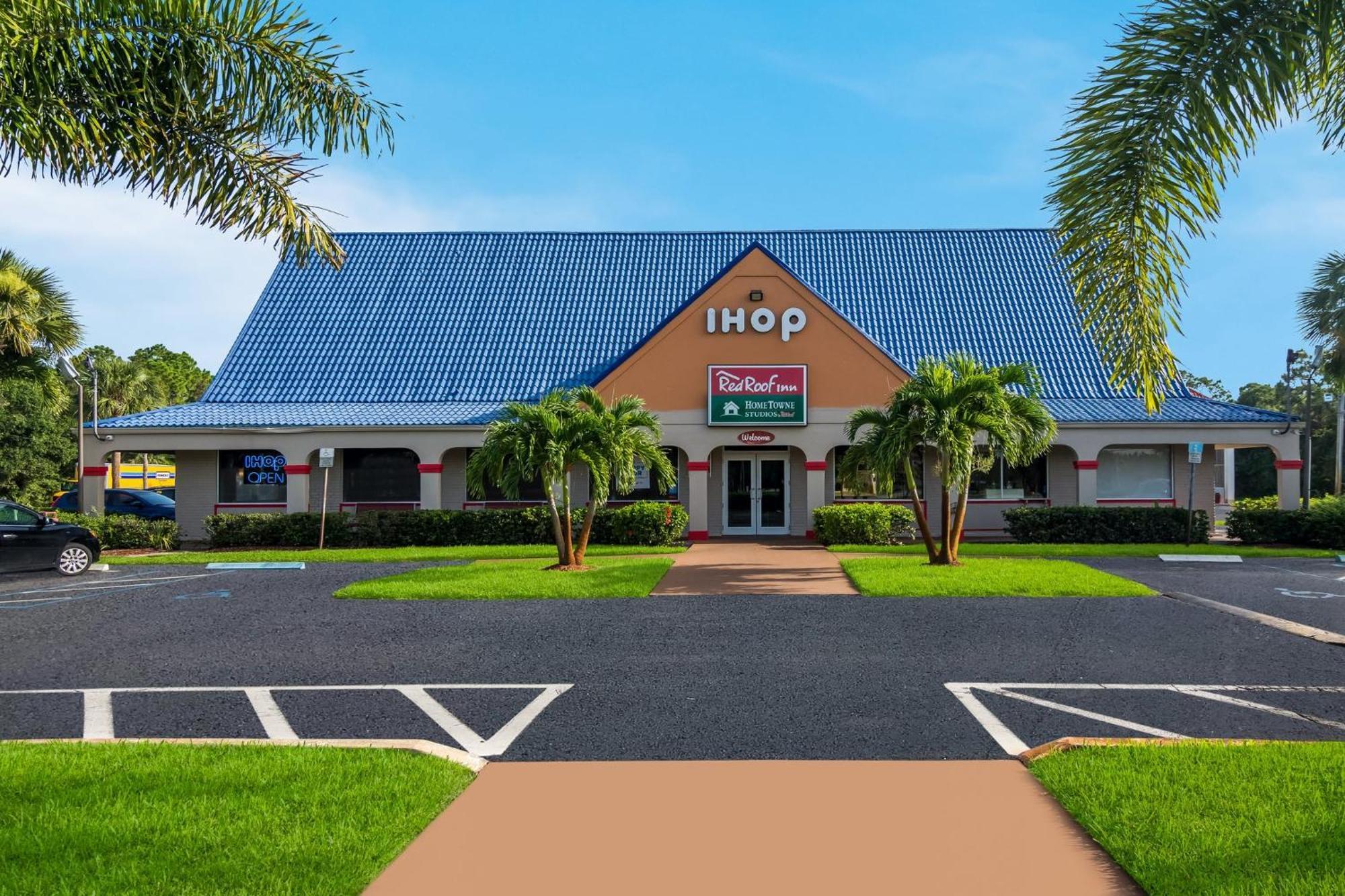 Hotel Hometowne By Red Roof - I-95 2*